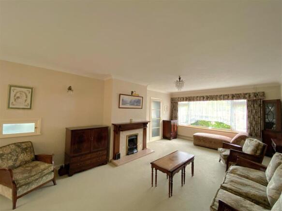 13 Grenada Close - Lounge3.jpg