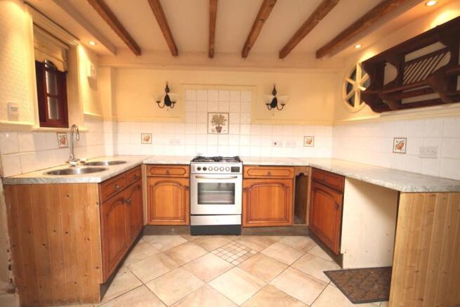 FITTED KITCHEN