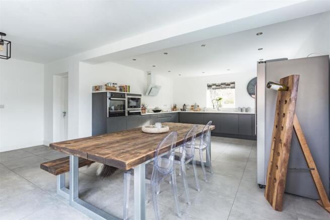 Superb Open Plan Dining Kitchen
