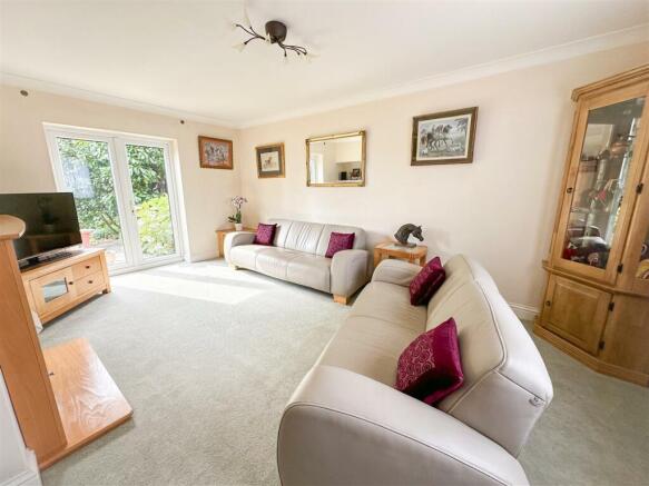 ALTERNATE VIEW OF LOUNGE