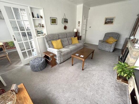 5 bed Semi-Detached for sale Image 5