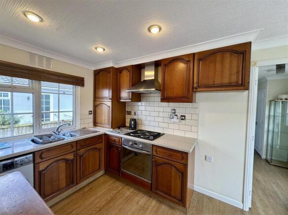 OPEN PLAN KITCHEN/LIVING/DINING AREA