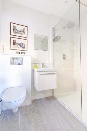En-suite to Bedroom Four