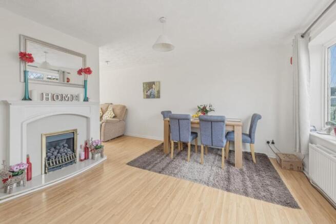 4 bed Semi-Detached for sale Image 10