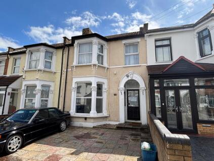 104 Kinfauns Road, Ilford, Essex IG3 9QN