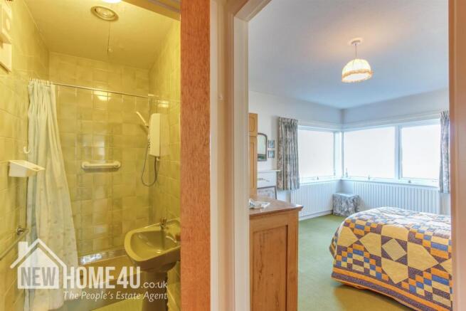 MASTER BEDROOM: