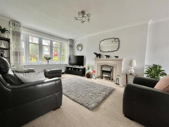 Lounge/Dining Room