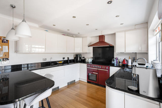Courtfields, Harpenden, AL5 photo 4