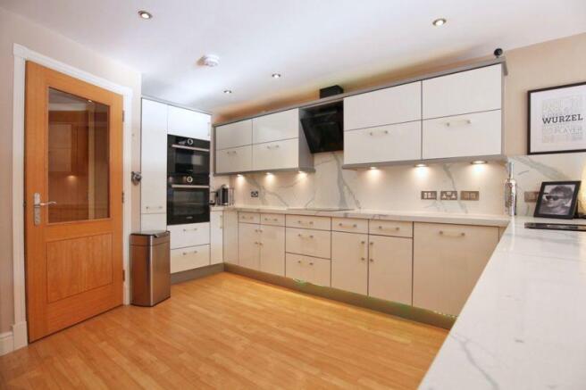 Kitchen/Dining...