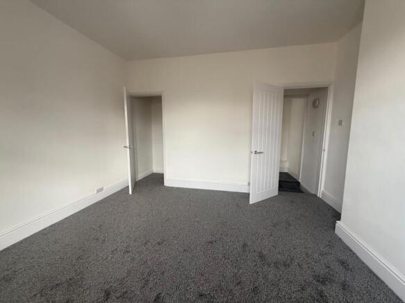 2 bed House to rent Image 5