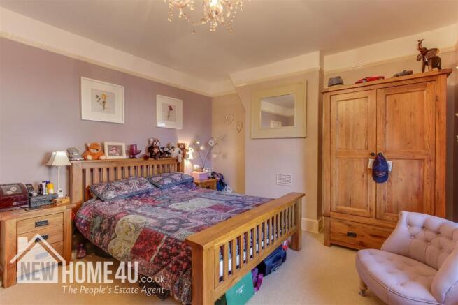 MASTER BEDROOM: