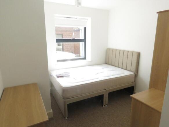 Bedroom-Room-To-Rent