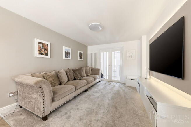 4 bed Detached for sale Image 4