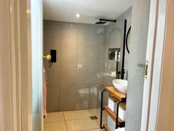 En-suite Bathroom
