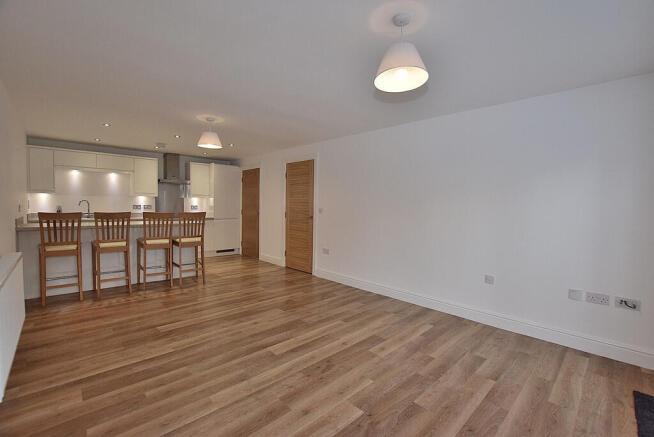 2 bed Flat for sale Image 6