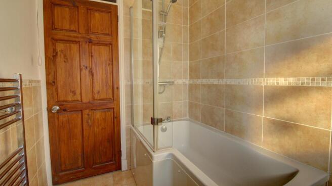 Family Bathroom (alt angle)