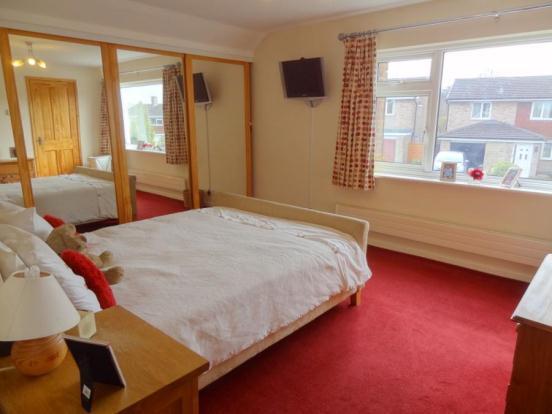 Master Bedroom (1)