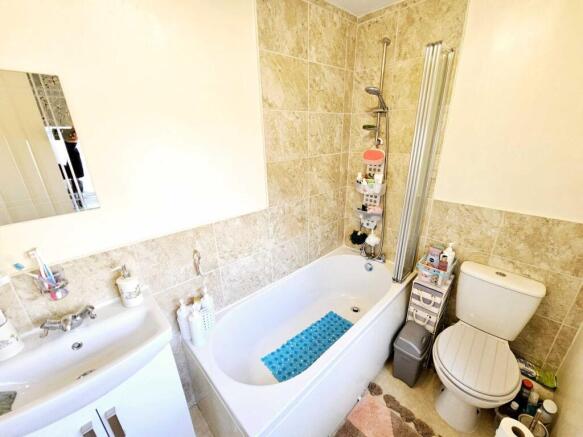3 bed Terraced for sale Image 11