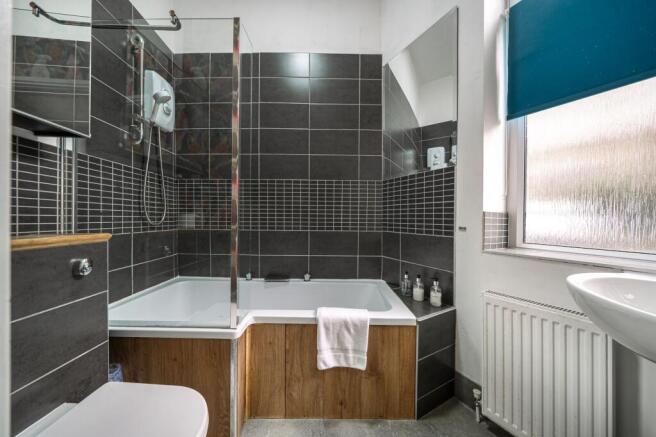 3 bed Apartment for sale Image 8