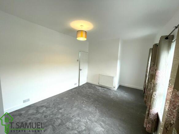 Master bedroom 2.JPG