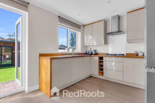 4 bed Detached for sale Image 5