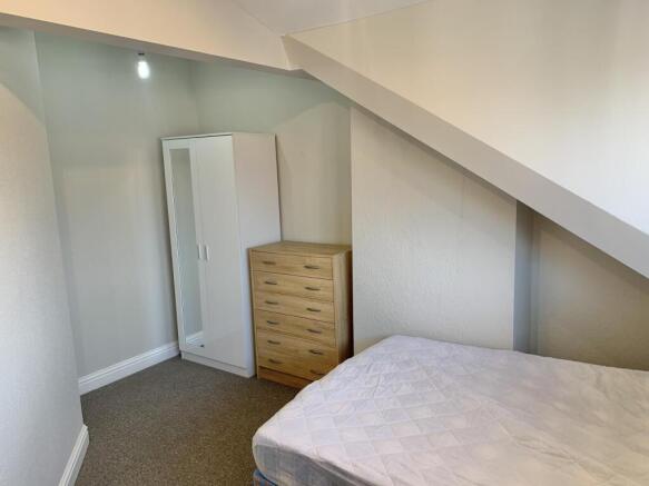 5 bed House to rent Image 8