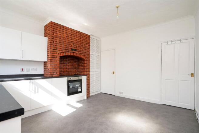 2 bed Terraced to rent Image 5