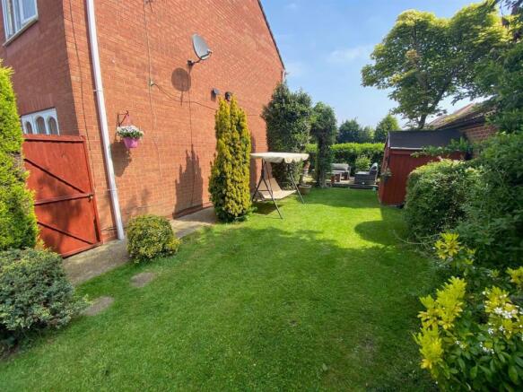 SIDE GARDEN