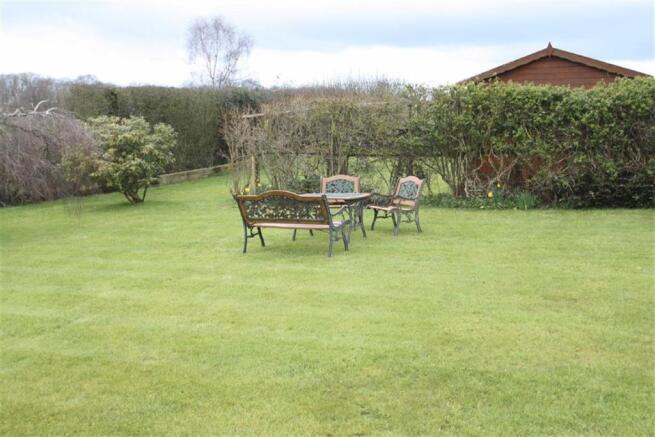 Outside - Gardens ex
