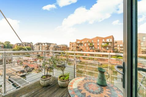 Adams Quarter,
Tallow Road, TW8