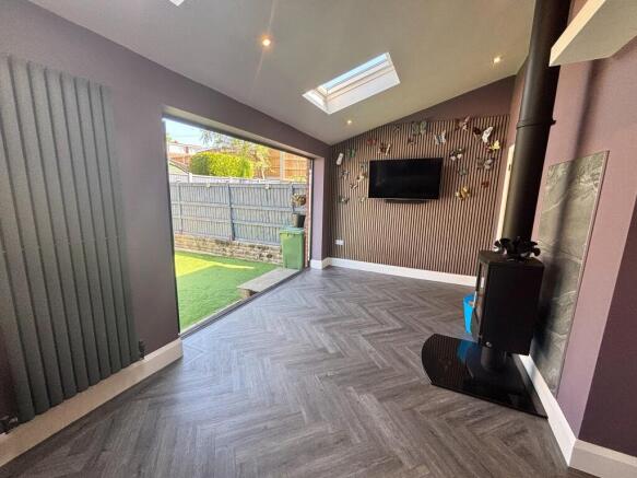 4 bed Semi-Detached for sale Image 8