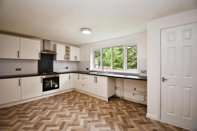 3 bed Semi-Detached for sale Image 7