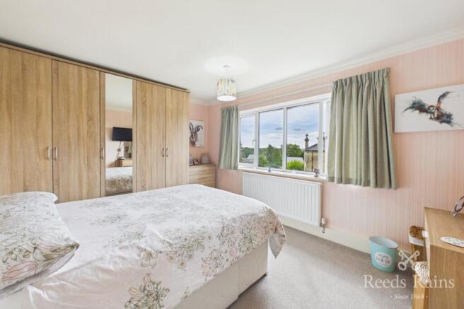 2 bed Apartment for sale Image 5