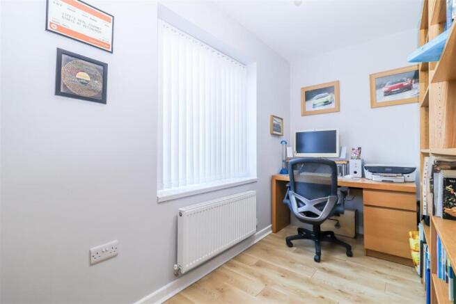 4 bed Semi-Detached for sale Image 9
