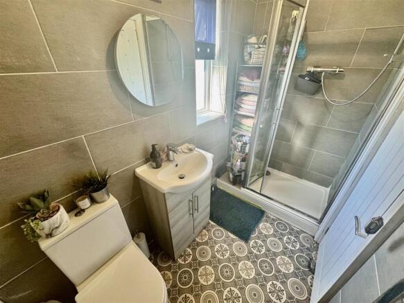 SHOWER ROOM