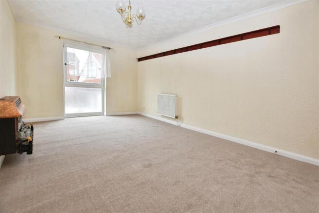 2 bed Flat for sale Image 7