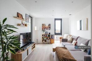 Apartment 5, 3 City North East Tower, City North Place, London N4 3FQ