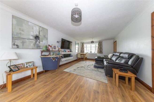 Pevensey Close, Luton, Bedfordshire, LU2 photo 4