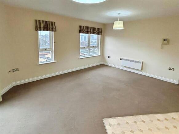 2 bed Apartment to rent Image 5