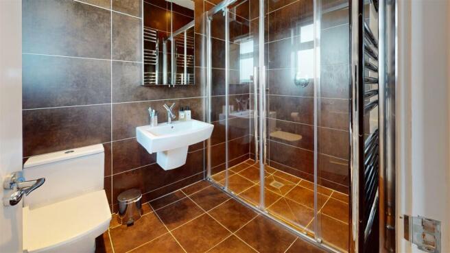 18-Cauldron-Crescent-Bathroom 1.jpg