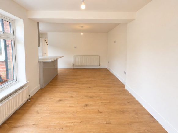 3 bed Semi-Detached to rent Image 9