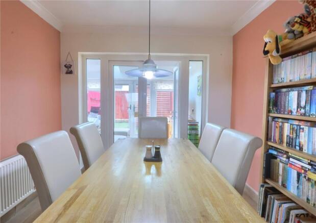 4 bed Semi-Detached for sale Image 11