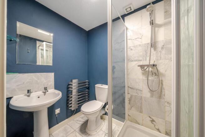 2 bed Apartment to rent Image 12