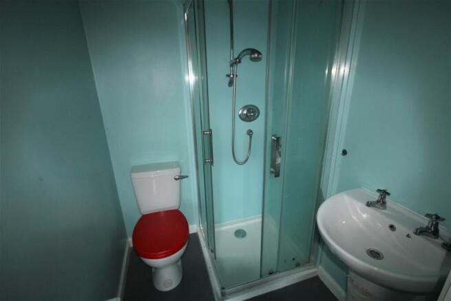 EN-SUITE SHOWER ROOM