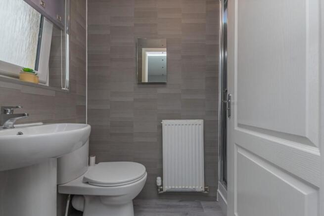 21. Bedroom 1 En-suite.jpg