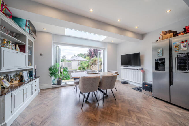 1495268-4-6a5f4bd...