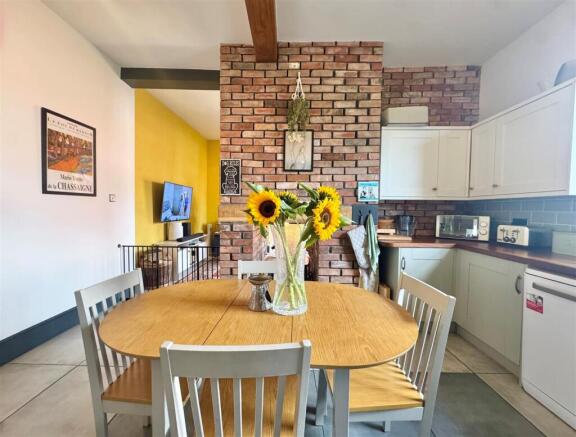 kitchen 2.jpg