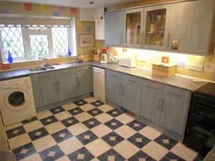 KITCHEN/BREAKFAST ROO:M