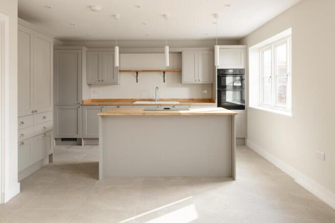 4 bed House for sale Image 5