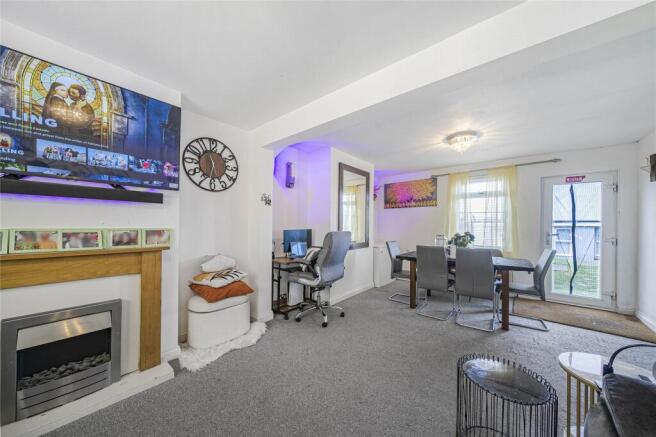Lounge/Dining